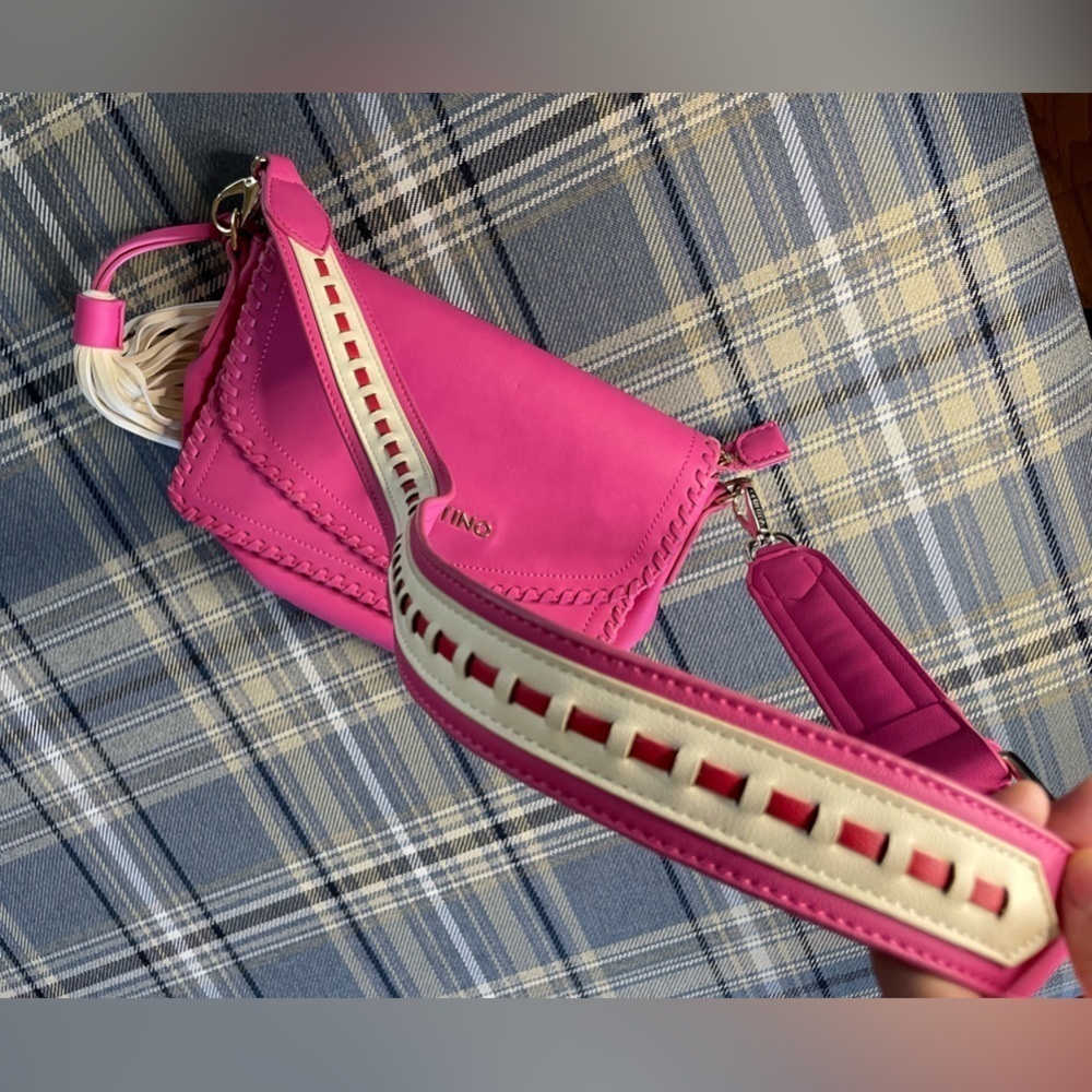 Mario Valentino Hot Pink Purse with cream tassel perfect for Barbie trend - Picture 10 of 12